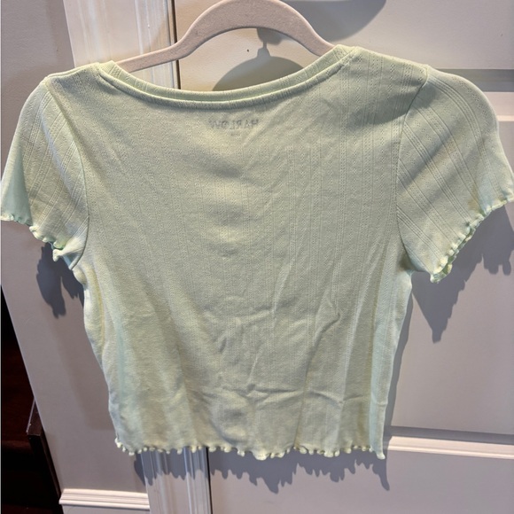 Green button T-shirt in great condition size medium - Picture 2 of 4